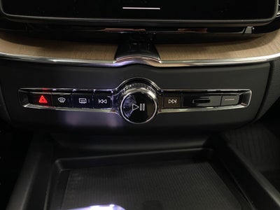 2026 Volvo XC60 Plug-In Hybrid T8 AWD Plus