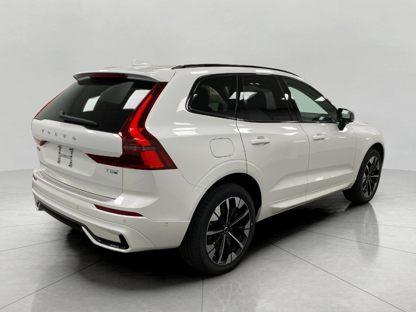 2026 Volvo XC60 Plug-In Hybrid T8 AWD Plus