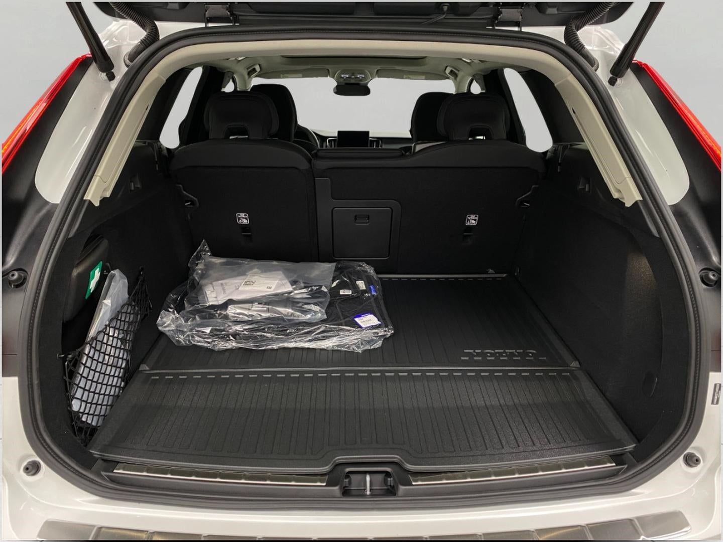 2026 Volvo XC60 Plug-In Hybrid T8 AWD Plus