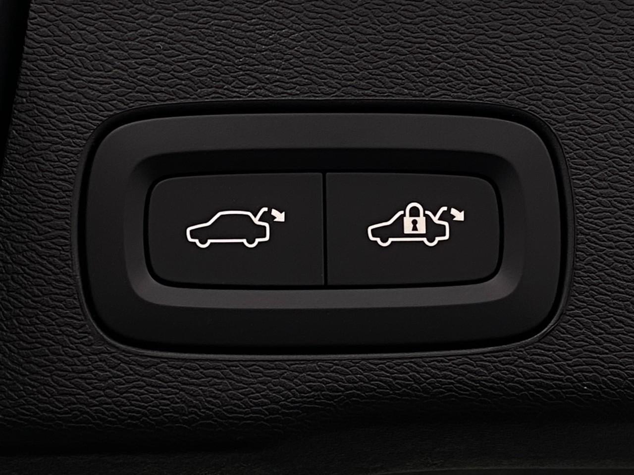 2026 Volvo XC60 Plug-In Hybrid T8 AWD Plus