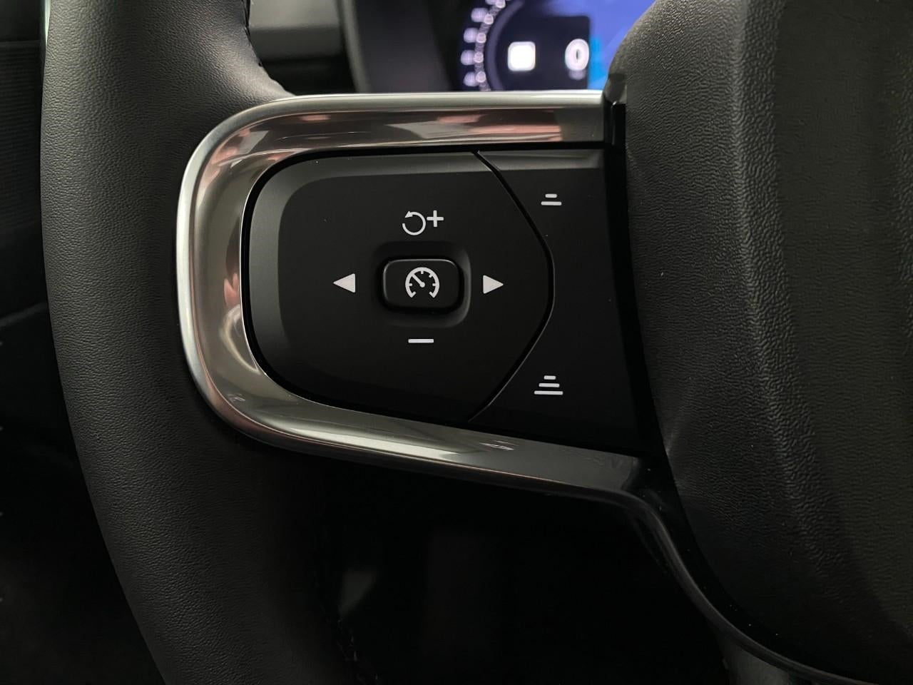 2026 Volvo XC40 B5 AWD Plus