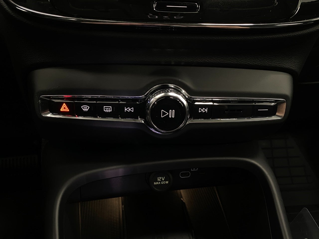 2026 Volvo XC40 B5 AWD Plus