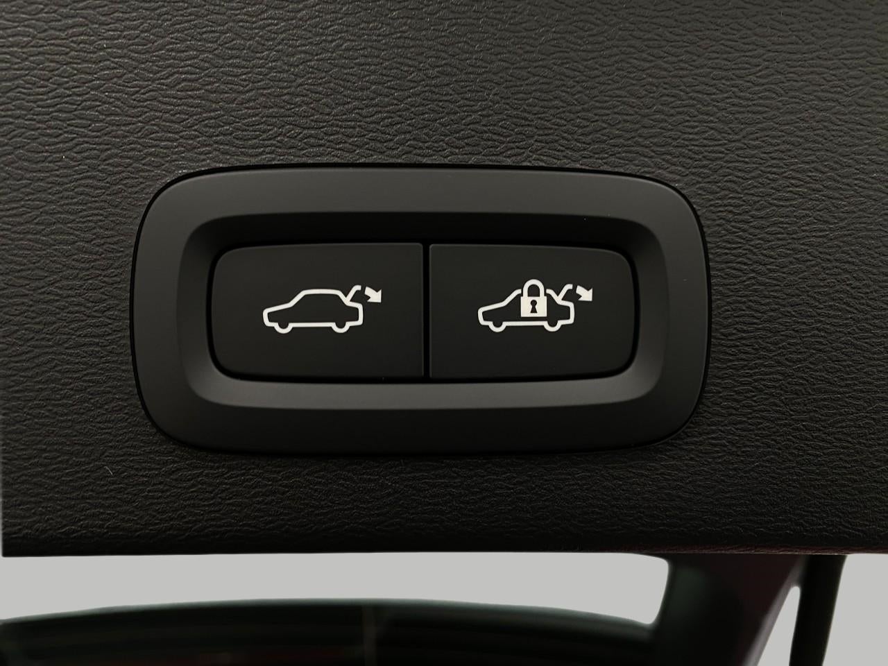 2026 Volvo XC40 B5 AWD Plus