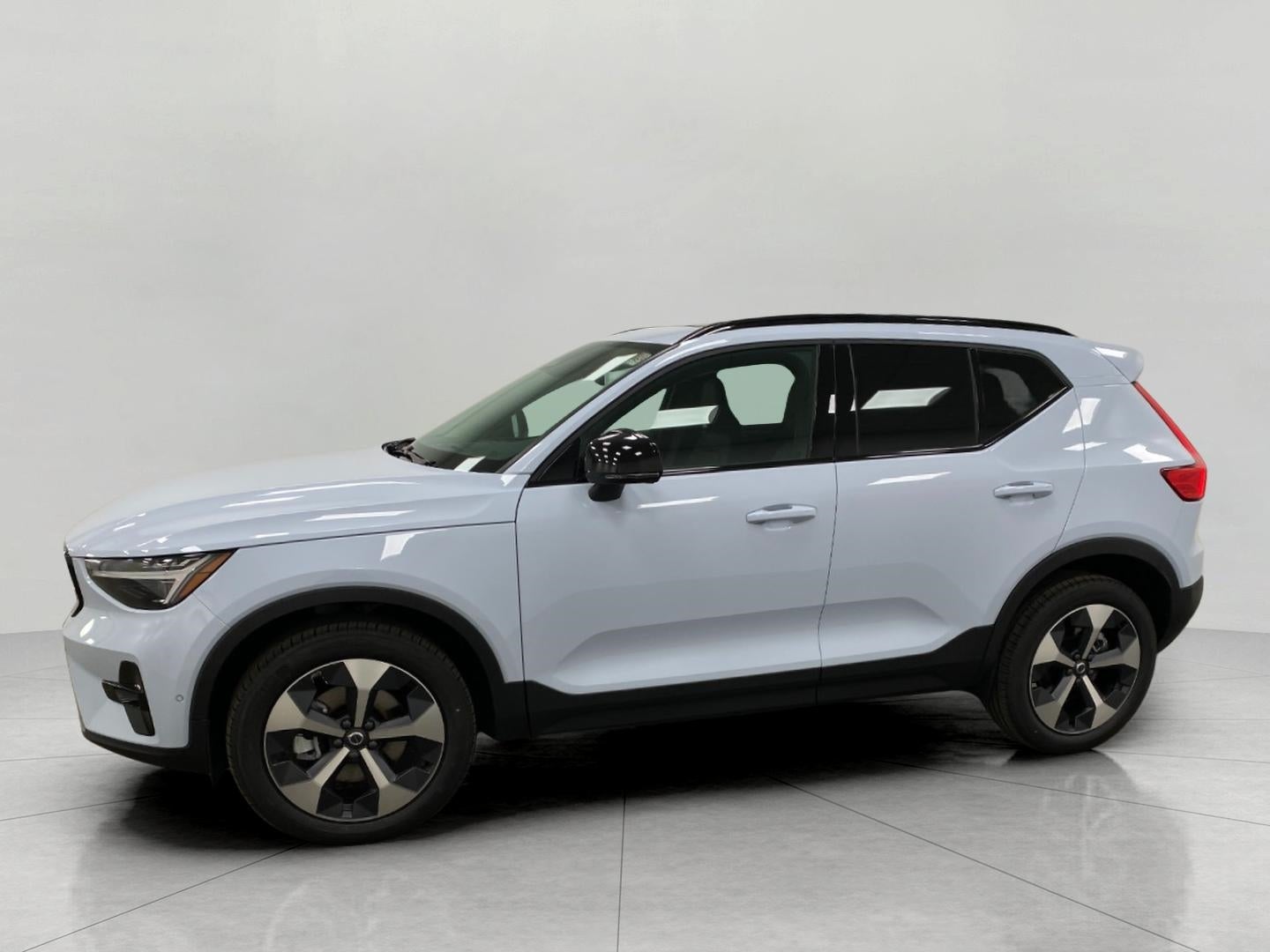 2026 Volvo XC40 B5 AWD Plus