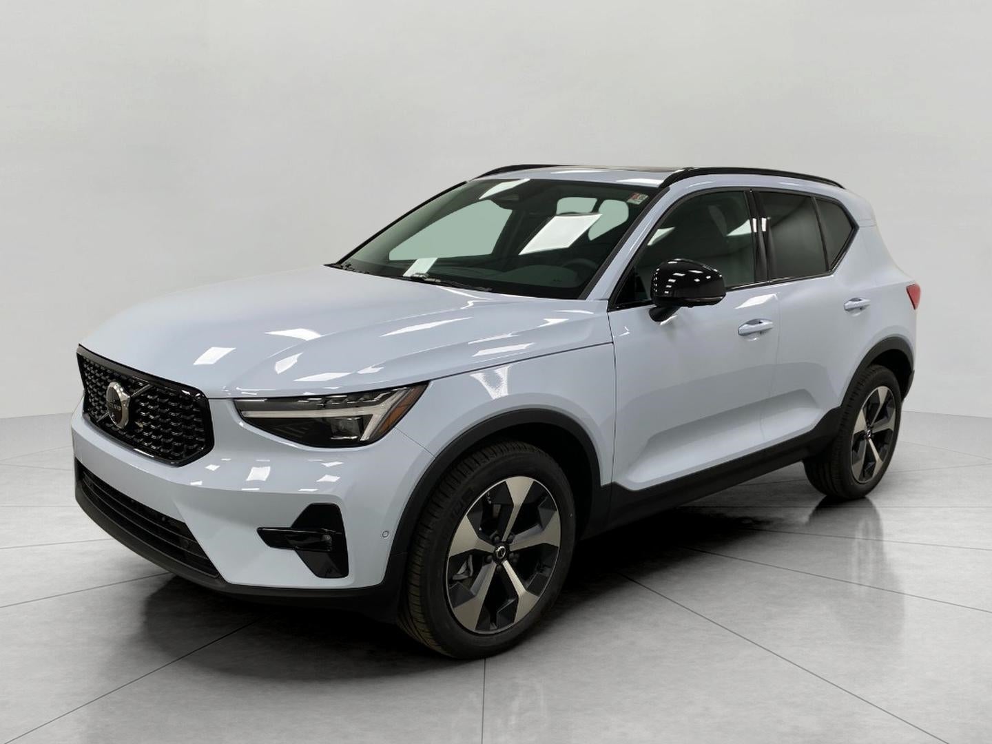 2026 Volvo XC40 B5 AWD Plus