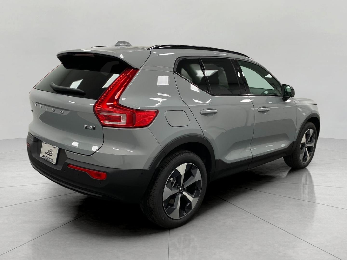 2026 Volvo XC40 B5 AWD Plus