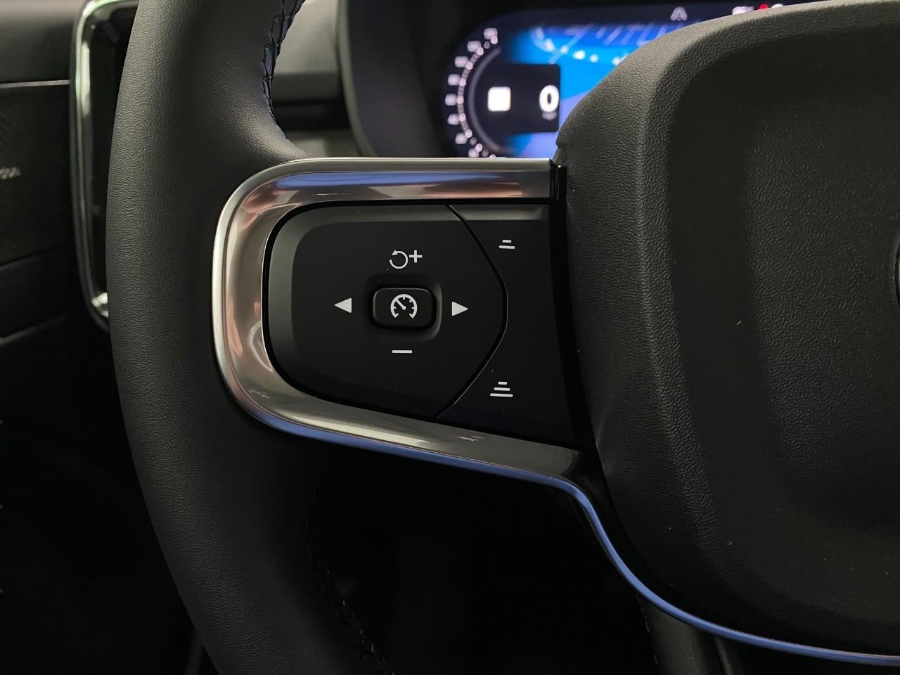2026 Volvo XC40 B5 AWD Plus