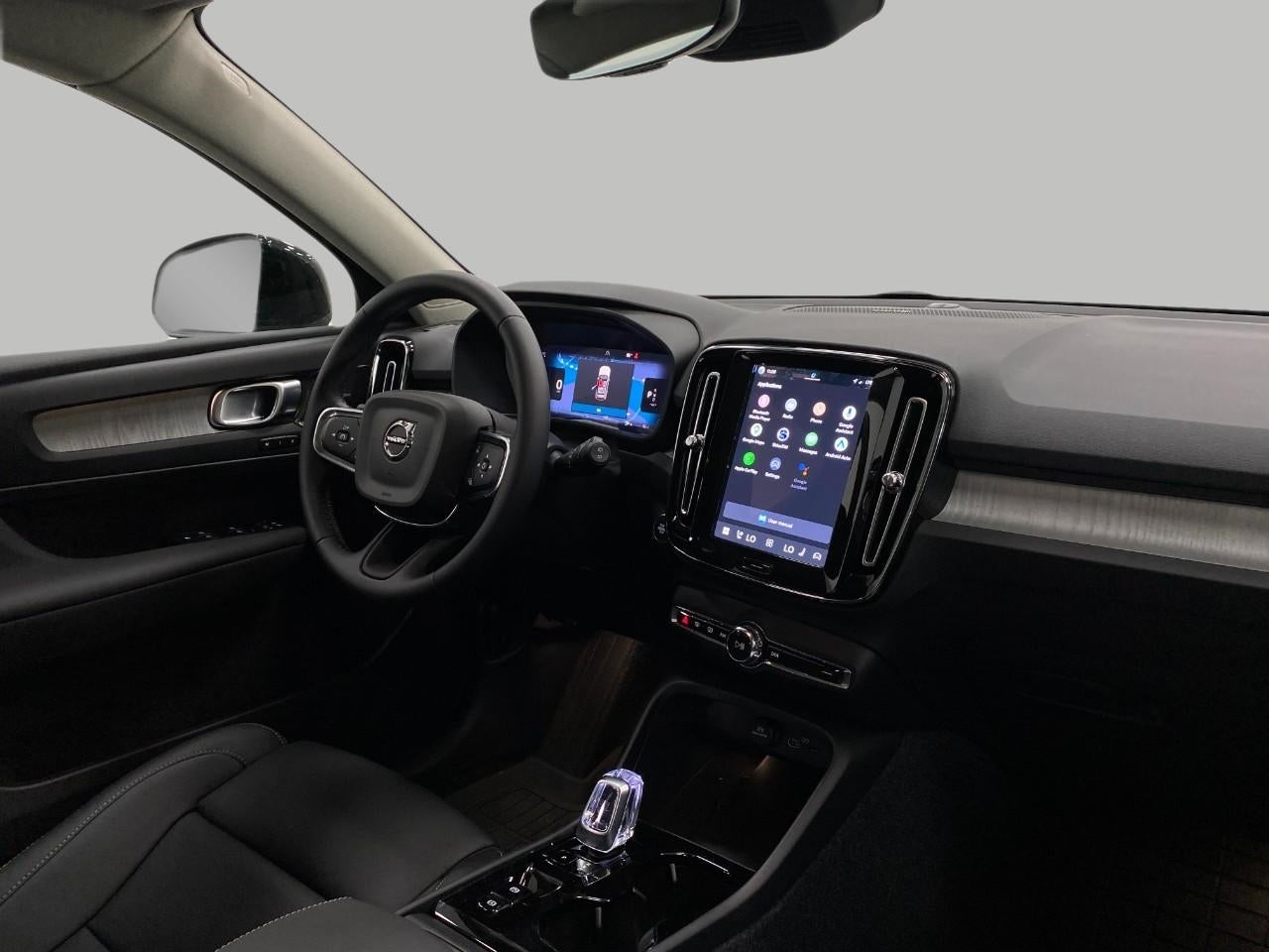 2026 Volvo XC40 B5 AWD Plus