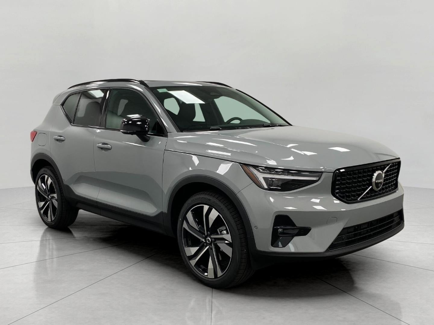 2026 Volvo XC40 B5 AWD Plus
