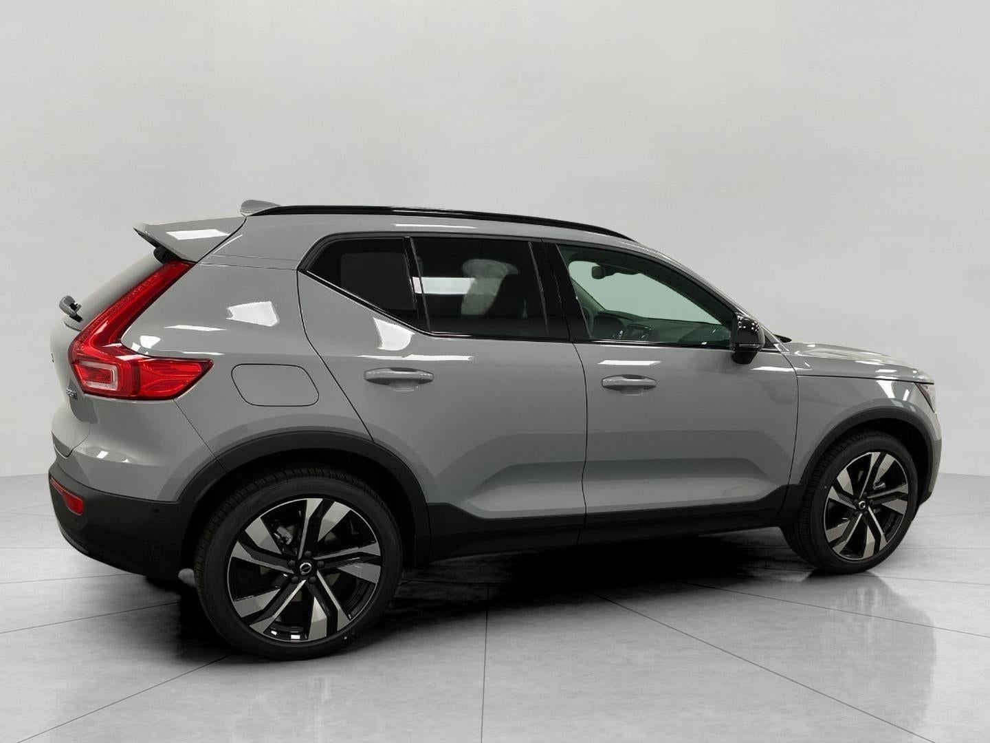 2026 Volvo XC40 B5 AWD Plus