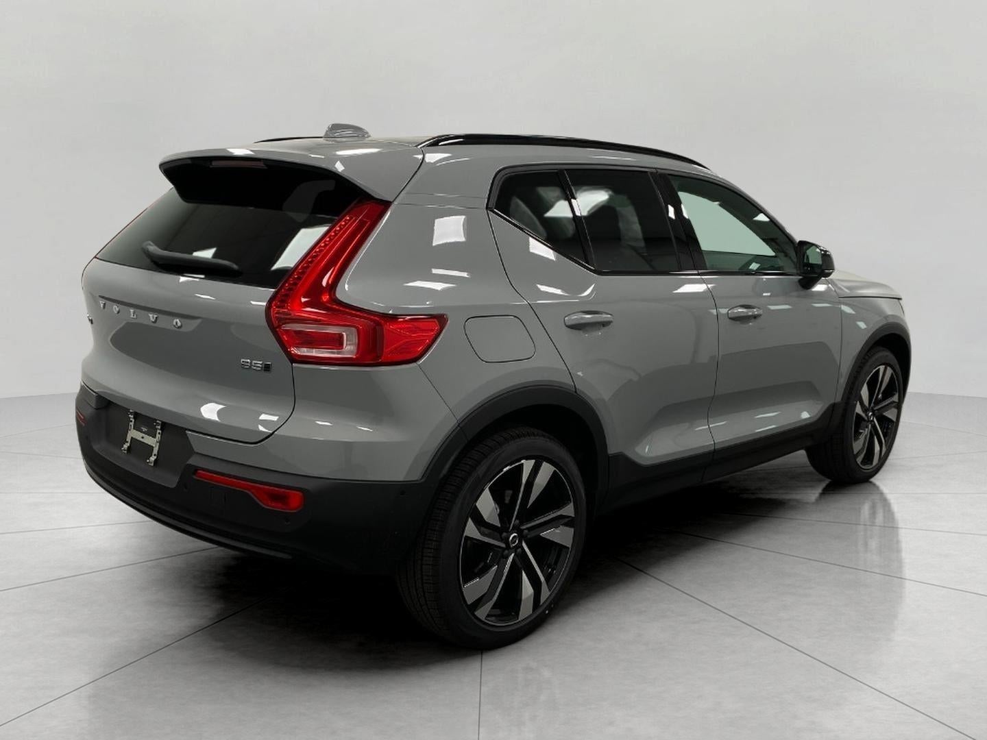 2026 Volvo XC40 B5 AWD Plus