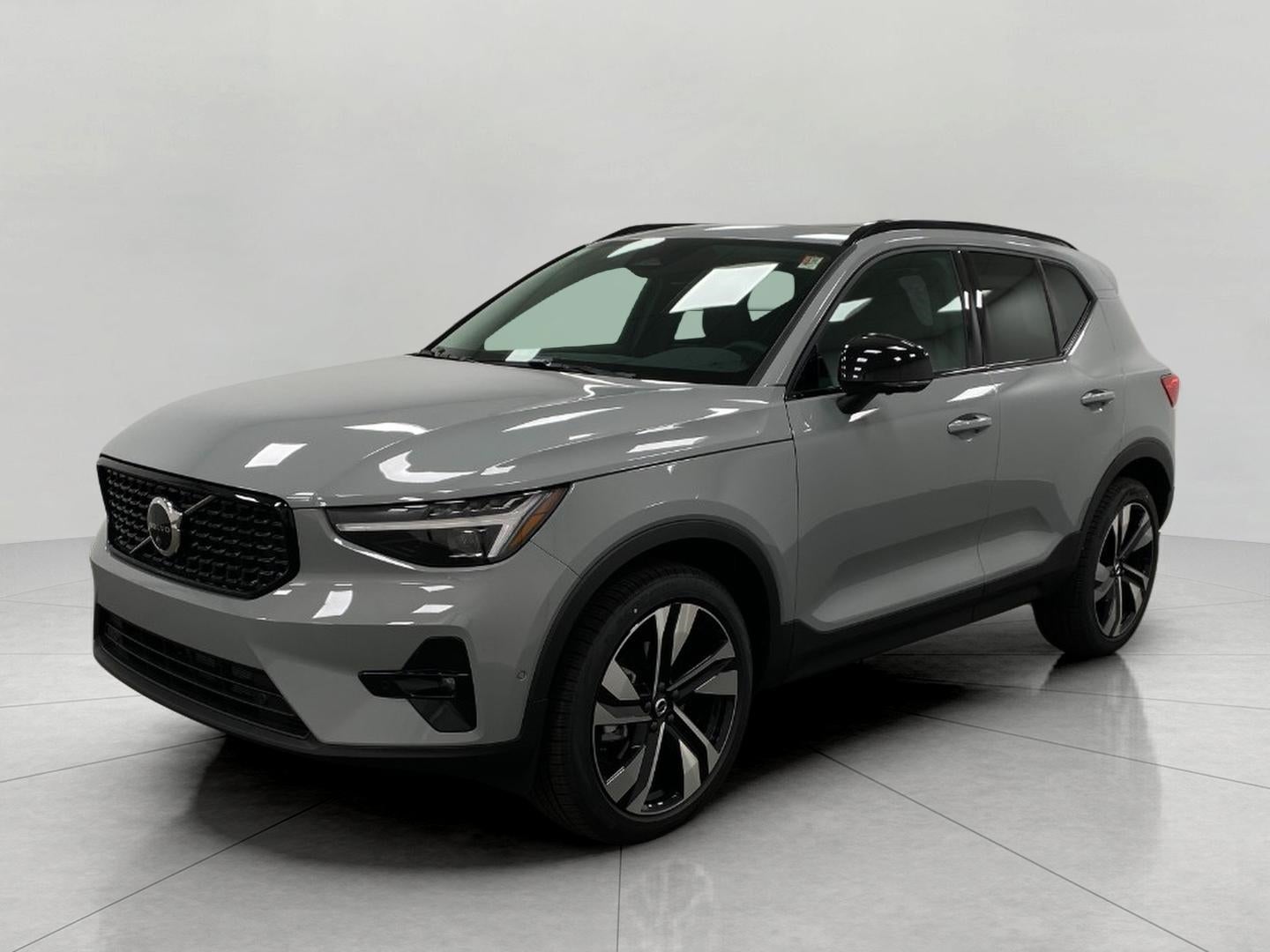 2026 Volvo XC40 B5 AWD Plus
