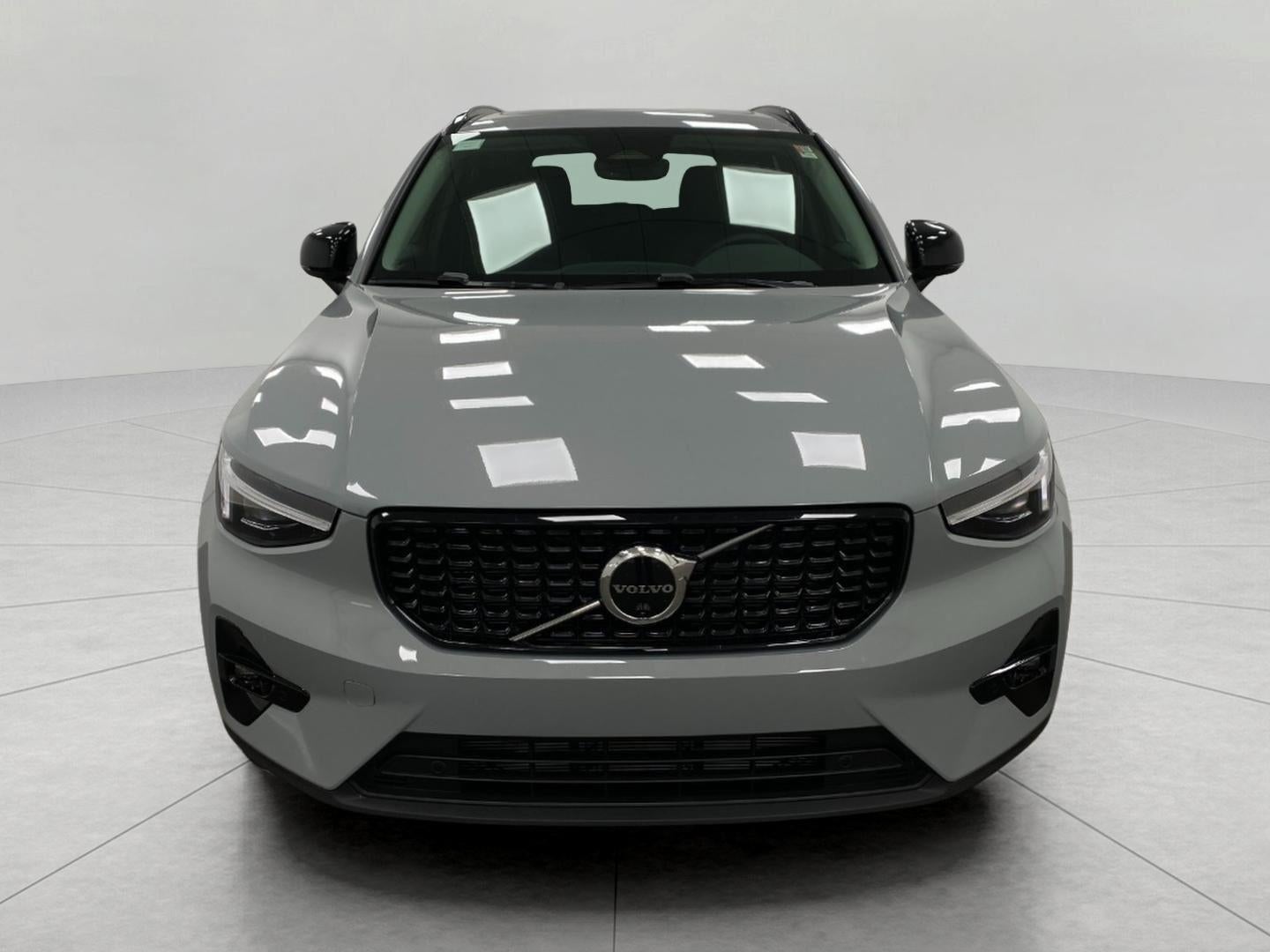 2026 Volvo XC40 B5 AWD Plus