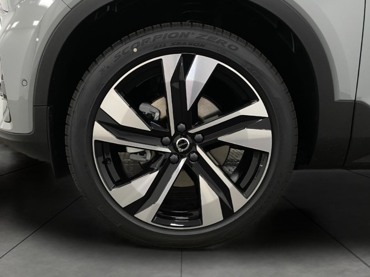 2026 Volvo XC40 B5 AWD Plus
