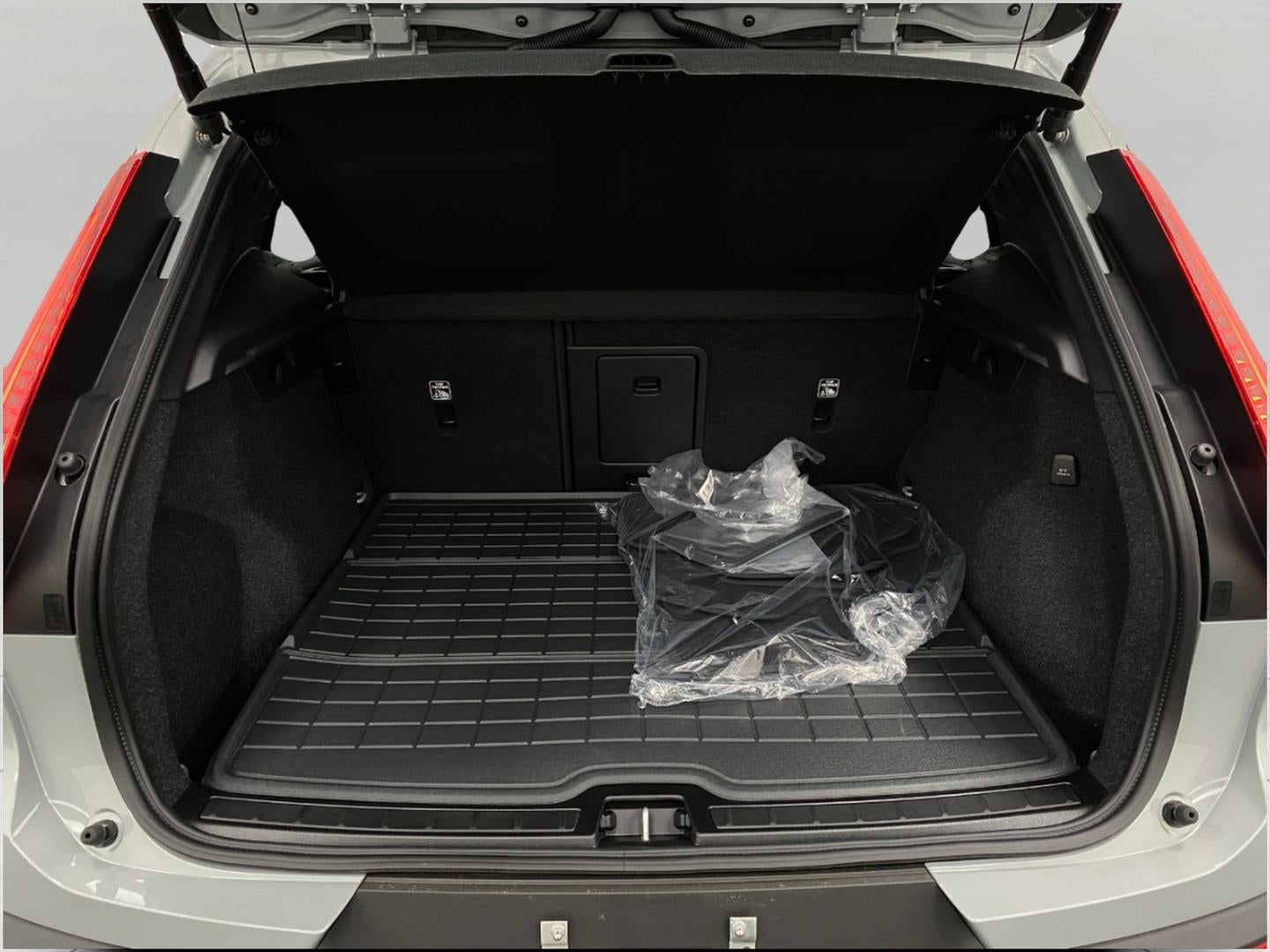 2026 Volvo XC40 B5 AWD Plus