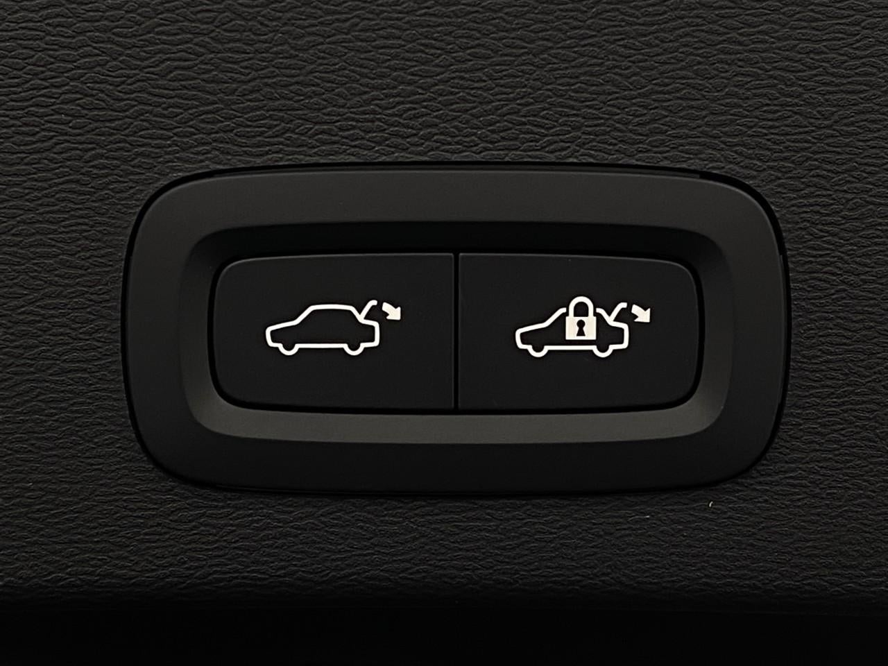 2026 Volvo XC40 B5 AWD Plus