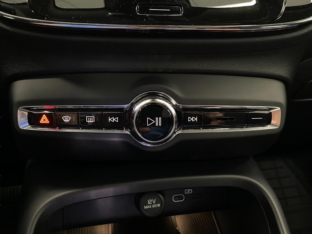 2026 Volvo XC40 B5 AWD Plus