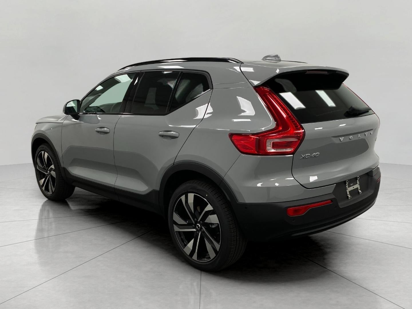 2026 Volvo XC40 B5 AWD Plus