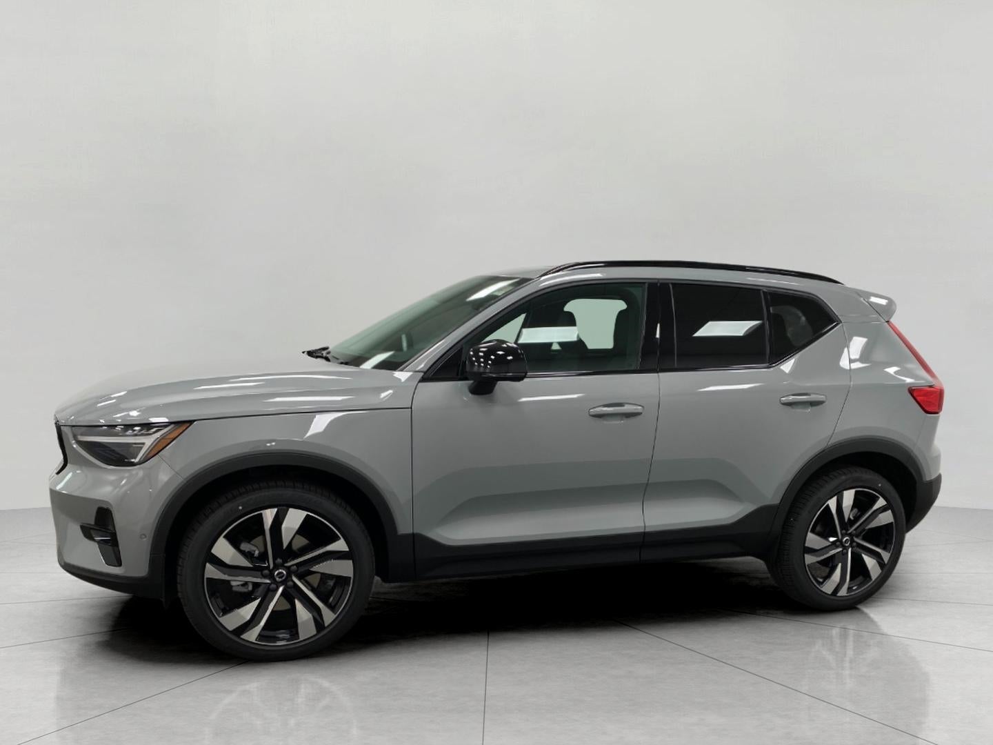 2026 Volvo XC40 B5 AWD Plus
