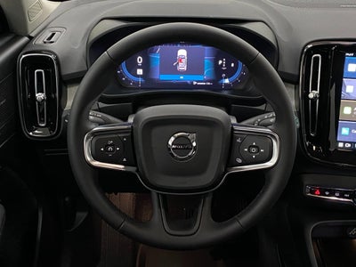 2025 Volvo XC40 B5 AWD Ultra Bright Theme
