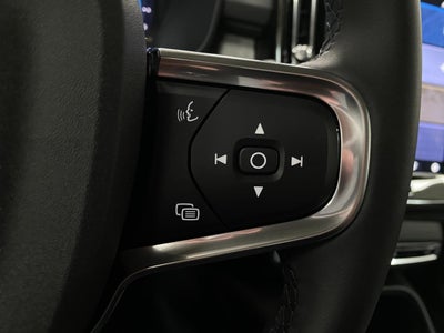 2025 Volvo XC40 B5 AWD Ultra Bright Theme