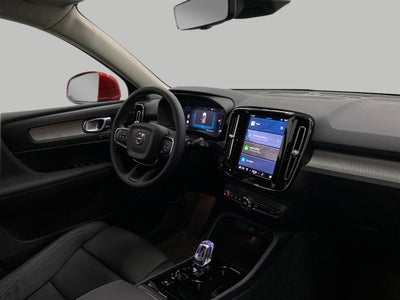 2025 Volvo XC40 B5 AWD Ultra Bright Theme
