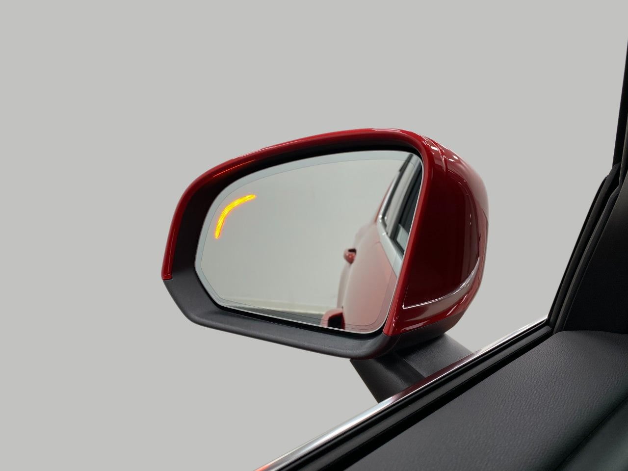 2025 Volvo XC40 B5 AWD Ultra Bright Theme