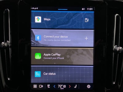 2025 Volvo XC40 B5 AWD Ultra Bright Theme