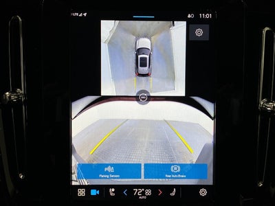 2025 Volvo XC40 B5 AWD Ultra Bright Theme