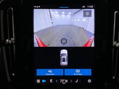 2025 Volvo XC40 B5 AWD Ultra Bright Theme