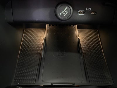 2025 Volvo XC40 B5 AWD Ultra Bright Theme