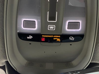 2025 Volvo XC40 B5 AWD Ultra Bright Theme