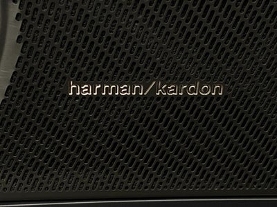 2025 Volvo XC40 B5 AWD Ultra Bright Theme