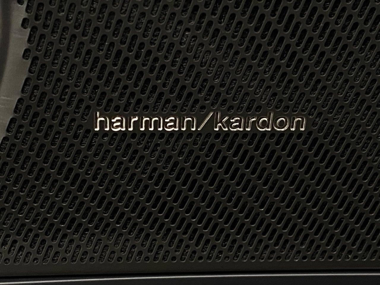 2025 Volvo XC40 B5 AWD Ultra Bright Theme