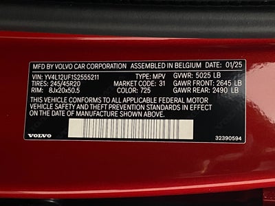 2025 Volvo XC40 B5 AWD Ultra Bright Theme