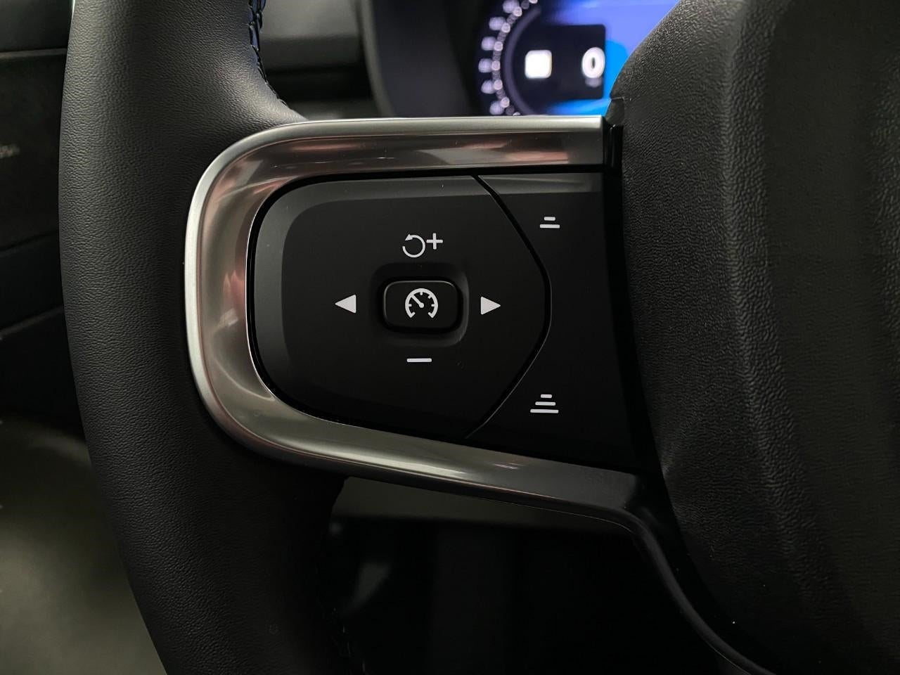 2026 Volvo XC40 B5 AWD Ultra