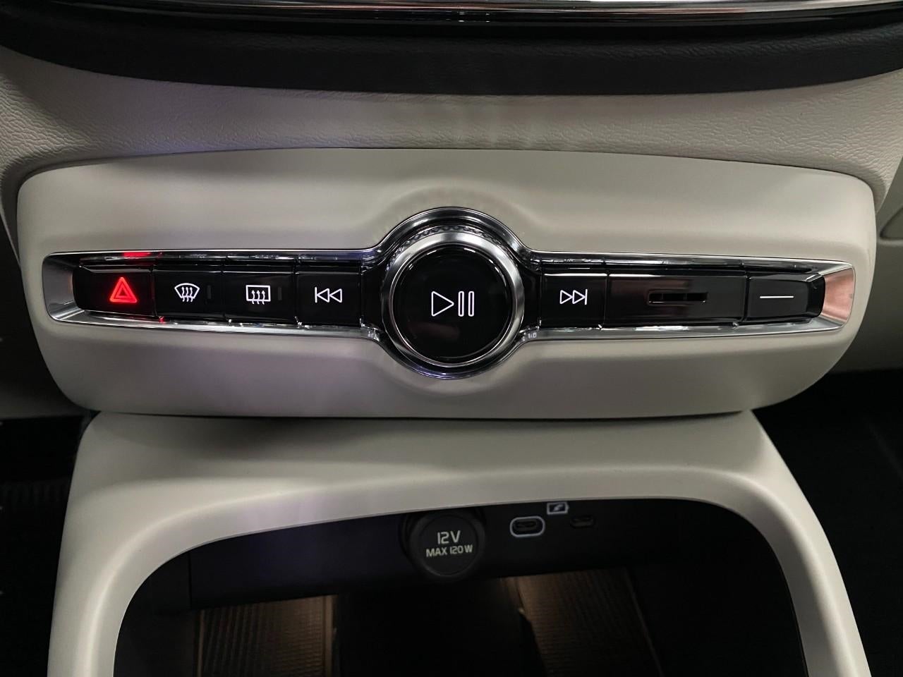 2026 Volvo XC40 B5 AWD Ultra