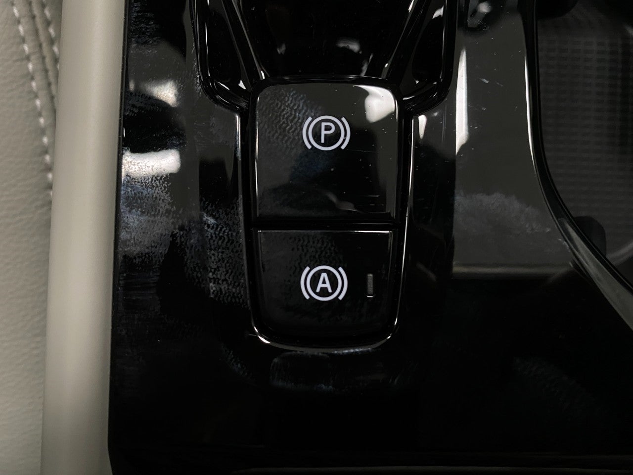 2026 Volvo XC40 B5 AWD Ultra