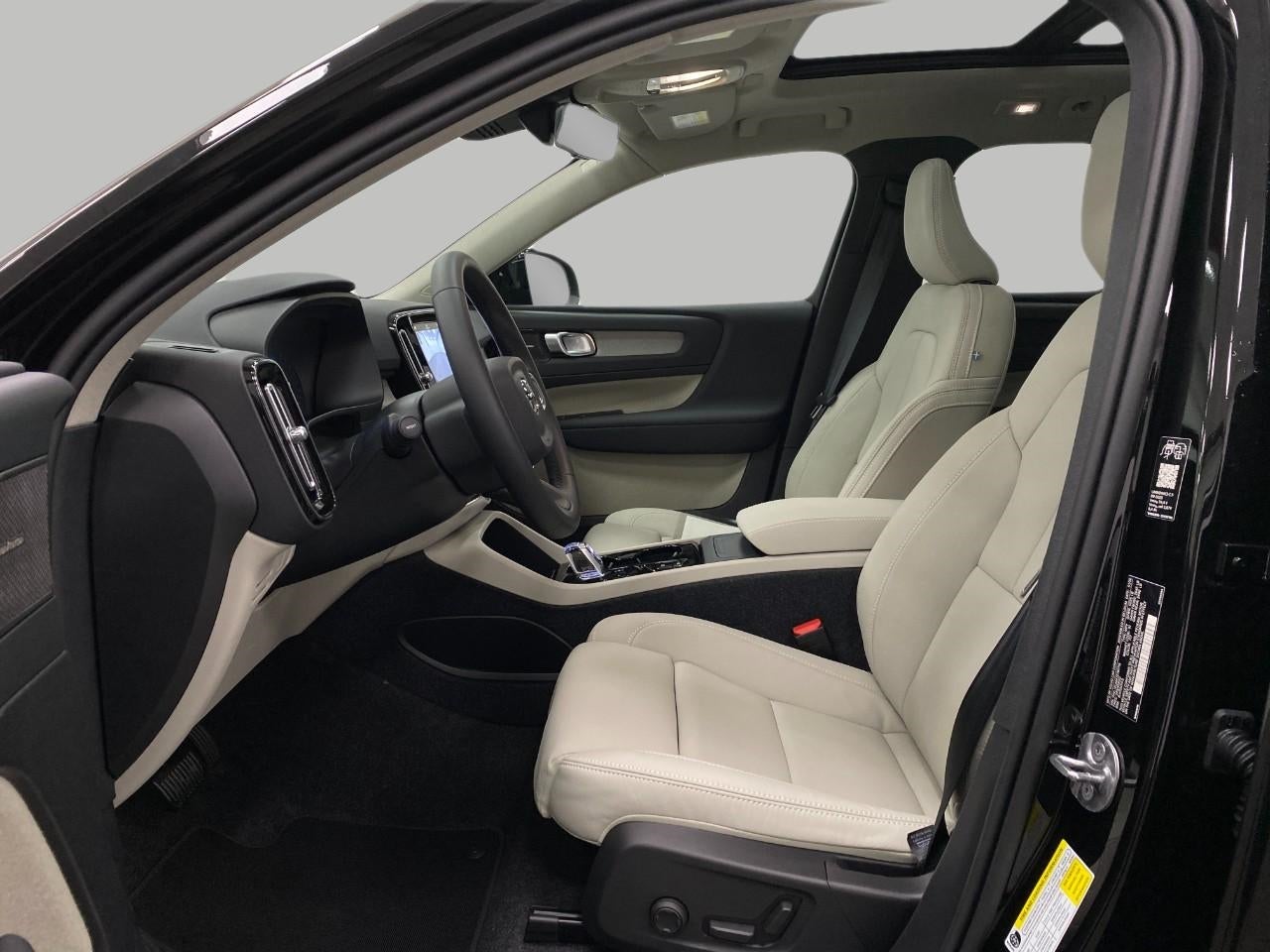 2026 Volvo XC40 B5 AWD Ultra