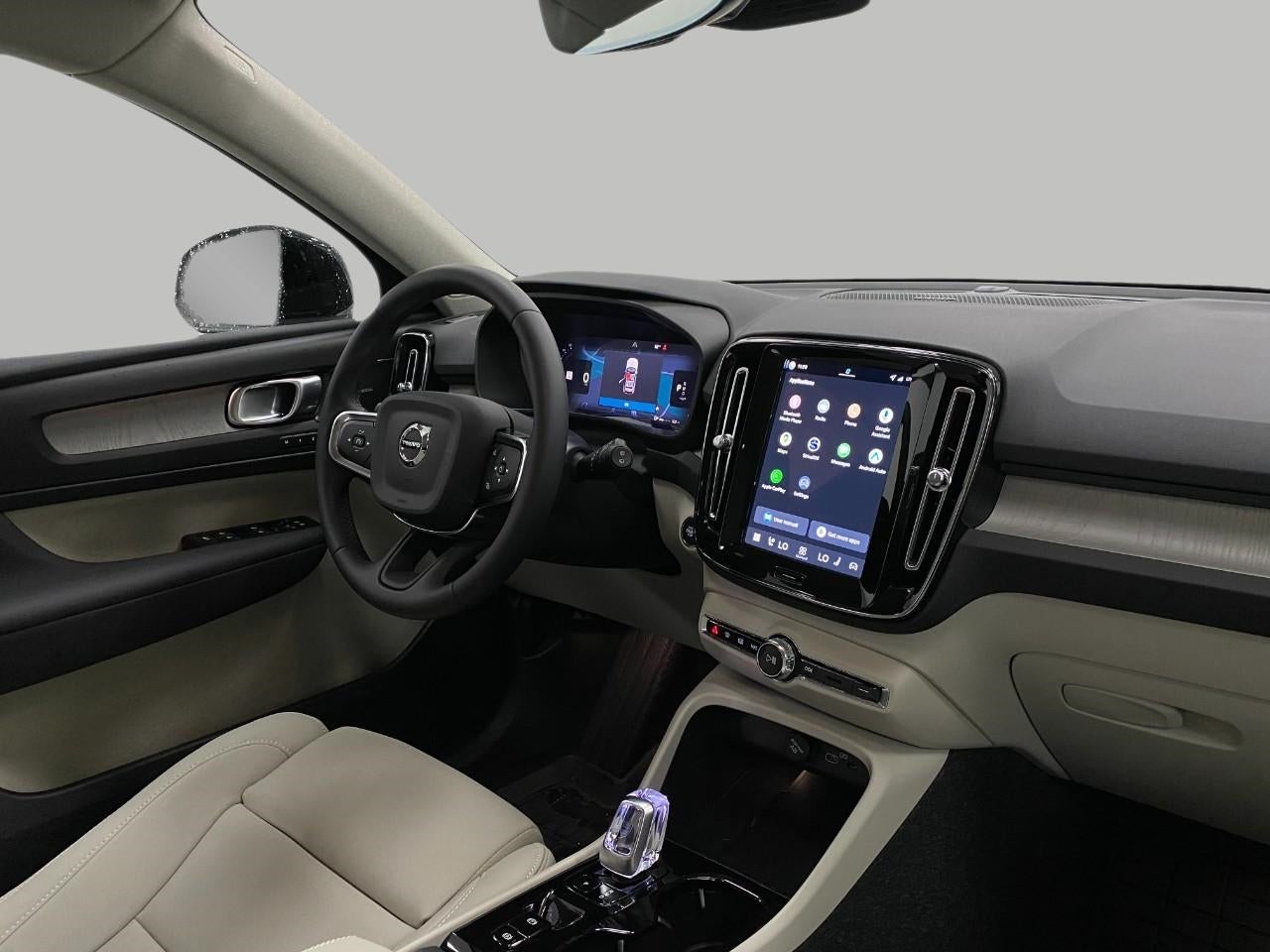 2026 Volvo XC40 B5 AWD Ultra