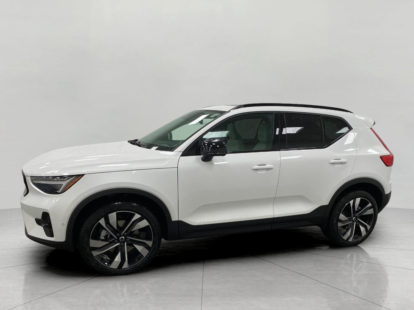 2026 Volvo XC40 B5 AWD Ultra