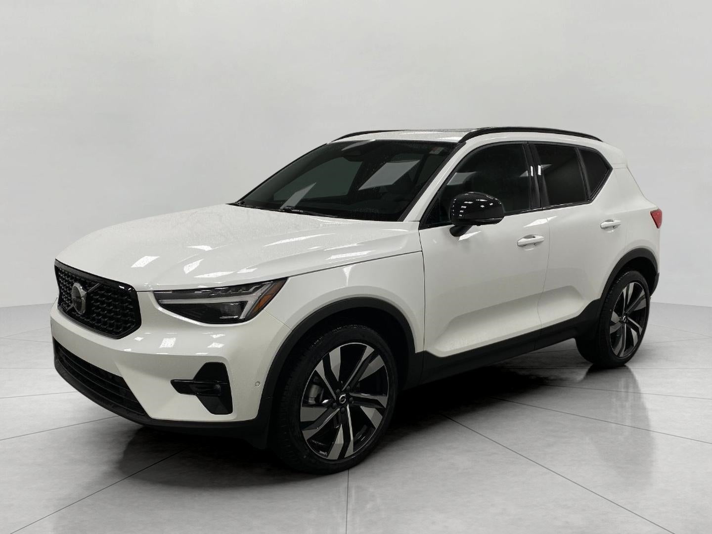 2026 Volvo XC40 B5 AWD Ultra