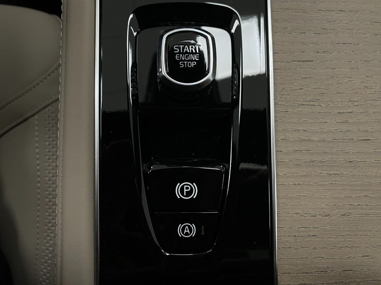 2026 Volvo XC90 B5 AWD Plus 7-Seater