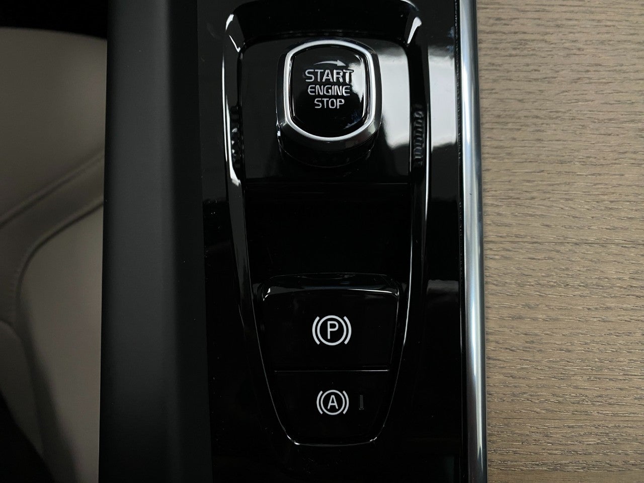 2026 Volvo XC60 B5 AWD Plus