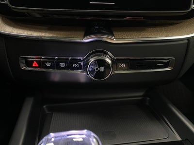 2026 Volvo XC60 B5 AWD Plus