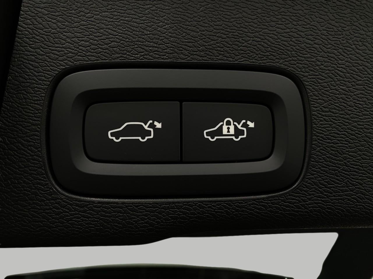 2026 Volvo XC60 B5 AWD Plus