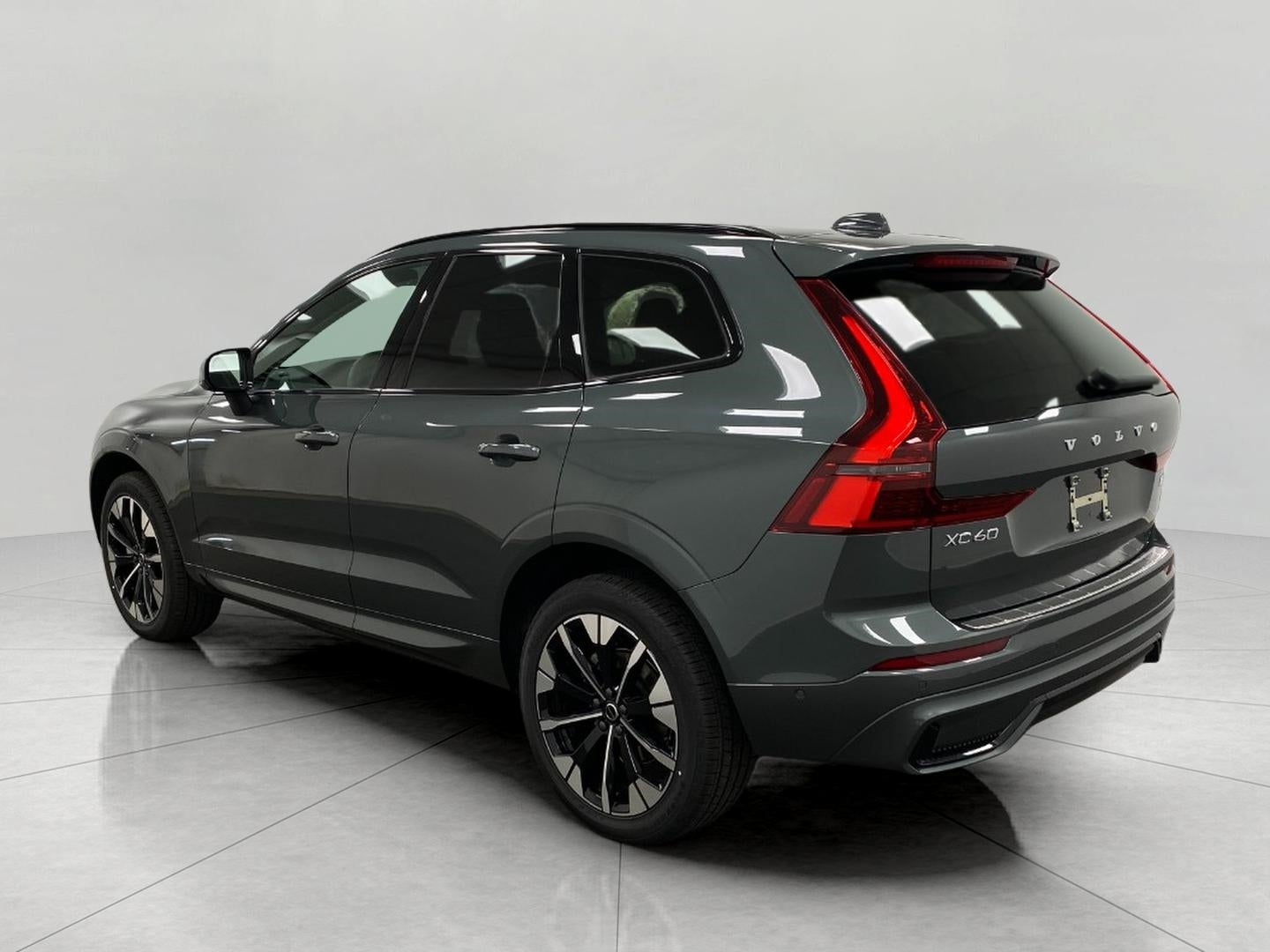 2026 Volvo XC60 B5 AWD Plus
