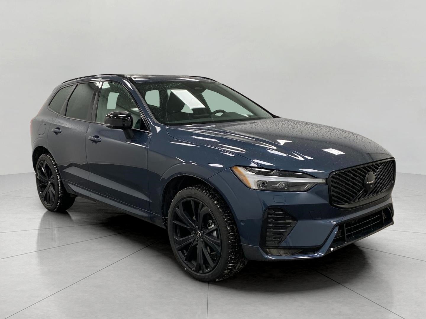 2026 Volvo XC60 B5 AWD Ultra Black Edition