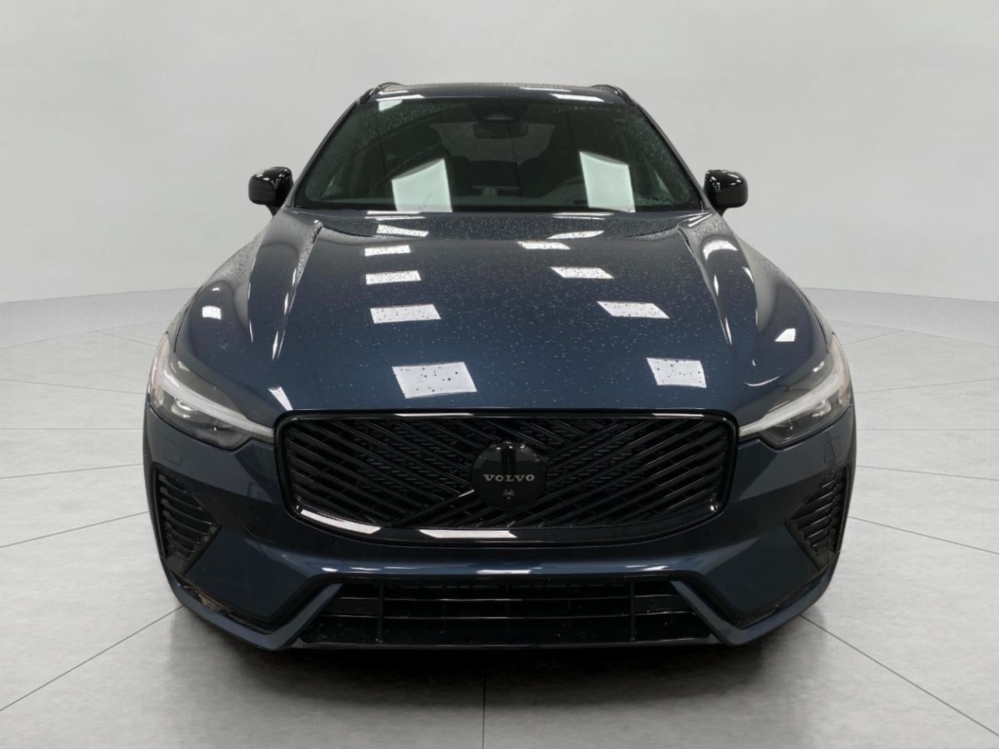 2026 Volvo XC60 B5 AWD Ultra Black Edition