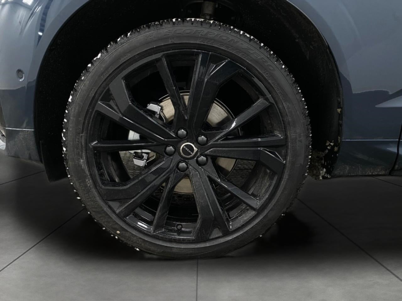 2026 Volvo XC60 B5 AWD Ultra Black Edition